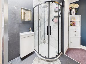 En-suite- click for photo gallery